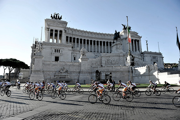 pg_Vittorio Emanuele Monumen_granfondo Roma_PLG1174