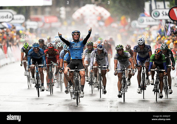 mark-cavendish-finish-line-2K86JH7